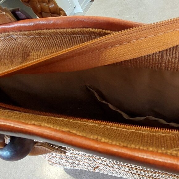 Stylish Woven Shoulder Bag - Picture 10 of 11